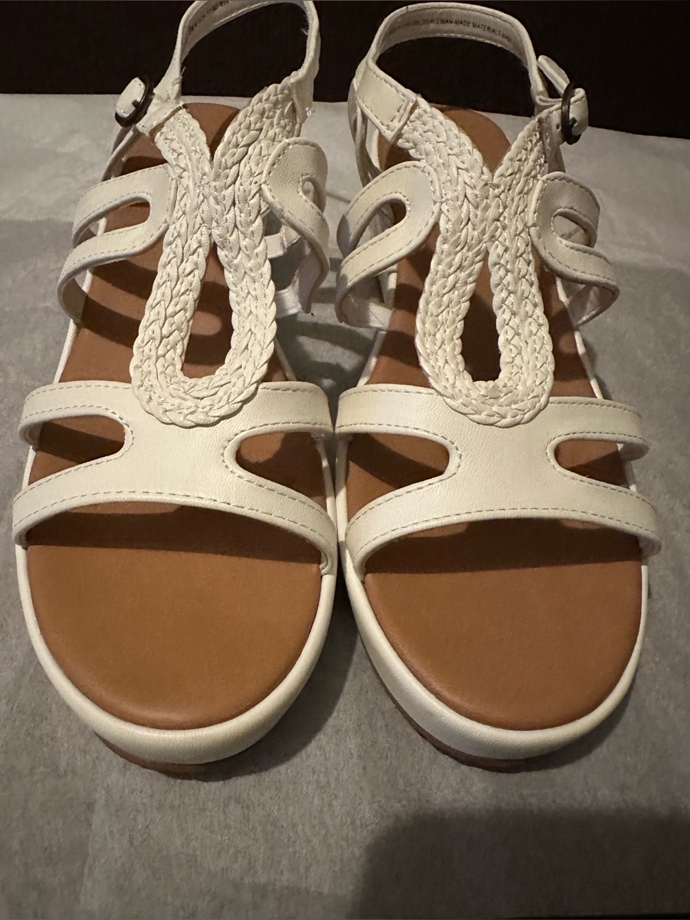 Baretrap White Braided T-Strap Women’s Sandals. Size 9. Good condition.